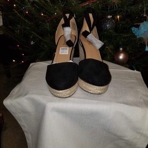 Black espadrille